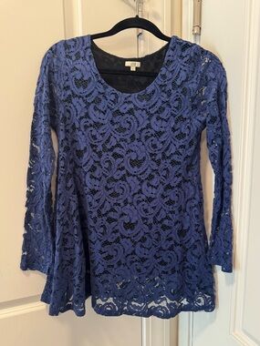 AND Blue Lace Long-Sleeve Tunic Top